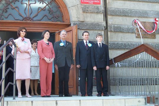 Za chwil zostanie odsonita pamitkowa tablica